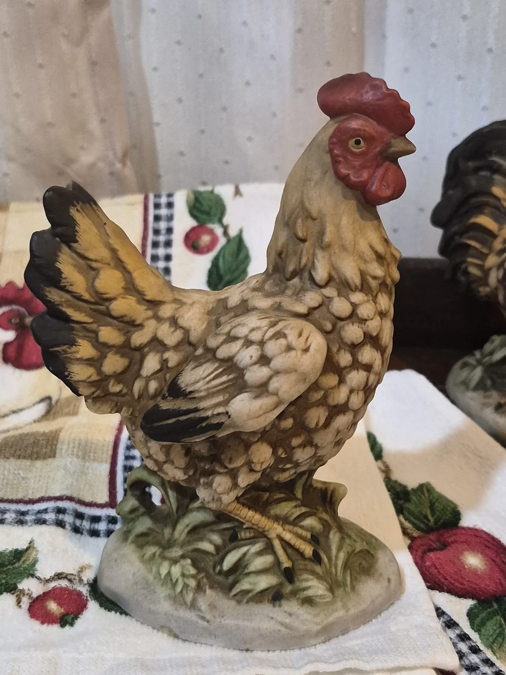 Vintage Homco Rooster & Hen Figurines 1446 & Franco Apple Dish Towels 4pc Lot